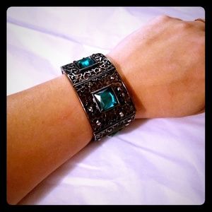 Emerald stretch cuff